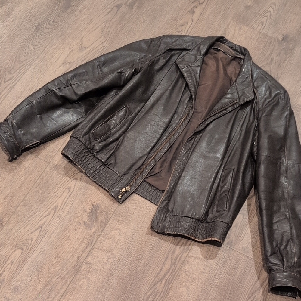 Men's Black Leather Bomber Jacket - Classic Zip Front